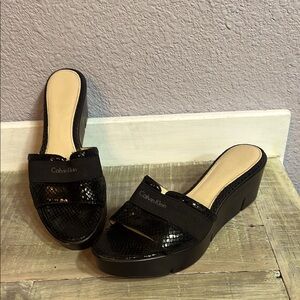 Calvin Klein Black Wedge slip on heel with sequin pattern Sz 7.5
